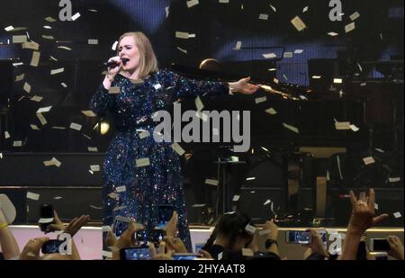 Adele tritt während ihrer ausverkauften '25 World Tour' in Los Angeles, 20.. August 2016 auf. Stockfoto