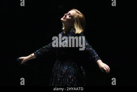 Adele tritt während ihrer ausverkauften '25 World Tour' in Los Angeles, 20.. August 2016 auf. Stockfoto