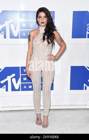 Halsey kommt zu den MTV Video Music Awards 2016, Madison Square Garden, New York, 28.. August 2016. Stockfoto