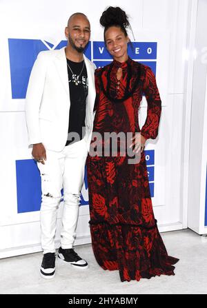 Swizz Beatz und Alicia Keys kommen zu den MTV Video Music Awards 2016, Madison Square Garden, New York, 28.. August 2016. Stockfoto