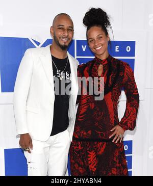 Swizz Beatz und Alicia Keys kommen zu den MTV Video Music Awards 2016, Madison Square Garden, New York, 28.. August 2016. Stockfoto