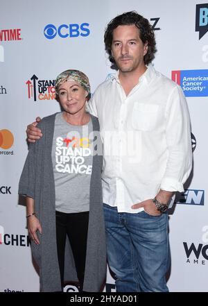 Shannen Doherty und Kurt Iswarienko besuchen die Hollywood Unites für die Biennale Stand Up to Cancer Benefit 5. in der Walt Disney Concert Hall in Los Angeles, USA. Stockfoto