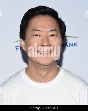 Ken Jeong nimmt an den Hollywood Unites für die Biennale Stand Up to Cancer Benefit 5. Teil, die in der Walt Disney Concert Hall in Los Angeles, USA, abgehalten wird. Stockfoto