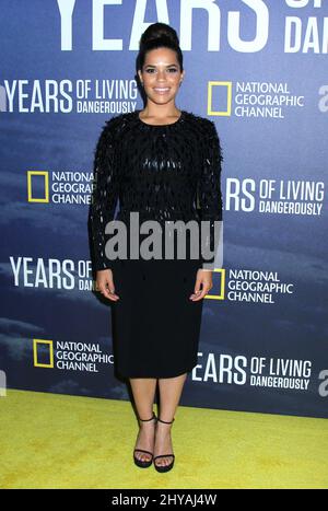 America Ferrera nimmt an der Premiere von „Years of Living Dangerously“ des National Geographic Channel im American Museum of Natural History am Mittwoch, den 21. September 2016, in New York Teil. Stockfoto