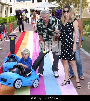 Gary Busey, Steffanie Sampson und Luke Busey nehmen an der Step2 & Favored.zur Zeit an der jährlichen Red Carpet Safety Event 5. in den Sony Pictures Studios in Los Angeles, USA, Teil. Stockfoto