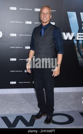 Patrick Fabian bei der 'Westworld'-Premiere im TCL Chinese Theatre in Los Angeles, USA. Stockfoto