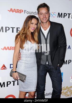 Justin Hartley, Chrishell Stause bei der Jubiläumsfeier „Hollywood's Night Under the Stars“ 95. auf dem MPTF Wasserman Campus in Los Angeles, USA. Stockfoto