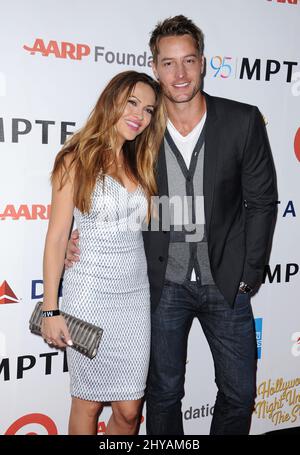 Justin Hartley, Chrishell Stause bei der Jubiläumsfeier „Hollywood's Night Under the Stars“ 95. auf dem MPTF Wasserman Campus in Los Angeles, USA. Stockfoto