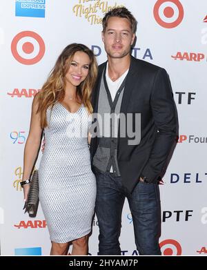 Justin Hartley, Chrishell Stause bei der Jubiläumsfeier „Hollywood's Night Under the Stars“ 95. auf dem MPTF Wasserman Campus in Los Angeles, USA. Stockfoto