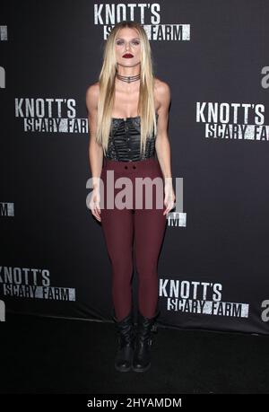 Annalynne McCord bei der Ankunft für Knott's Scary Farm's Black Carpet Event 2016, das im September 30. 2016 auf Knott's Berry Farm, Los Angeles, stattfand. Stockfoto