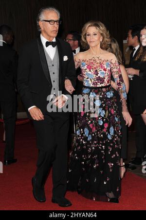 Jane Fonda und Richard Perry kommen zum Carousel of Hope Ball 2016, das am 8.. Oktober 2016 im Beverly Hilton, Beverly Hills, Los Angeles, stattfand. Stockfoto