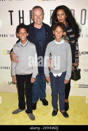 Wolfgang Puck, Gelila Assefa, Oliver Puck und Alexander Puck bei der Premiere von „Before the Flood“ in Los Angeles Stockfoto