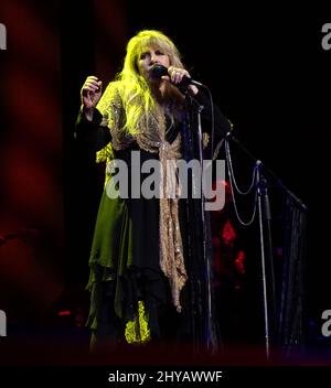 Stevie Nicks tritt bei der Eröffnungsnacht der Heimatstadt Stevie Nicks '24 Karat Gold Tour' mit den Pretenders in der Talking Stick Arena auf. Stockfoto