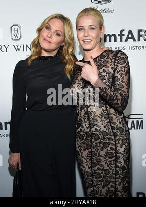 Mary McCormack und Chelsea Handler kommen zur Inspirationsgala LA des amfAR, die in den Milk Studios stattfand Stockfoto