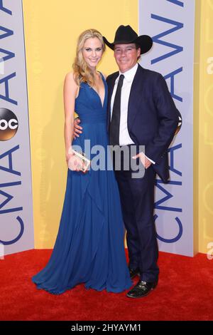 Jessica Craig und Clay Walker nehmen an den jährlichen CMA Awards 50. in der Bridgestone Arena Teil Stockfoto