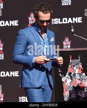 Gian Luca Passi de Preposulo posiert für Fotografen während ihrer Hand- und Fußabdruck-Zeremonie im TCL Chinese Theatre am Donnerstag, den 3. November 2016, in Los Angeles. Stockfoto