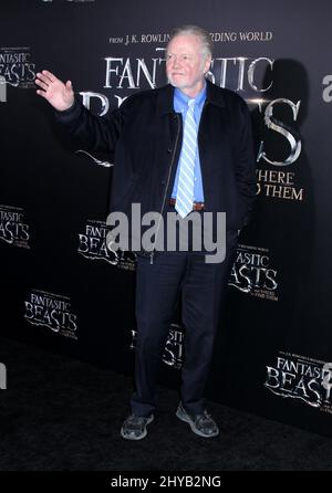 Jon Voight nimmt an der Weltpremiere von „Fantastic Beasts and where to Find Them“ in Alice Tully Hall am Donnerstag, den 10. November 2016, in New York Teil. Stockfoto