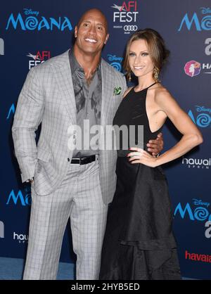 Dwayne Johnson und Lauren Hashian bei der Premiere von „Moana“ in Los Angeles Stockfoto