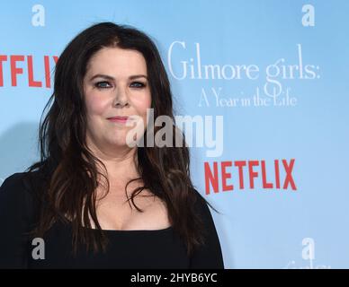 Lauren Graham nimmt an der Premiere von „Gilmore Girls: A Year in the Life“ von Netflix im Regency Village Theatre Teil Stockfoto