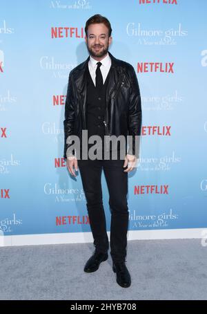 Sam Pancake nimmt an der Premiere von „Gilmore Girls: A Year in the Life“ von Netflix im Regency Village Theatre Teil Stockfoto