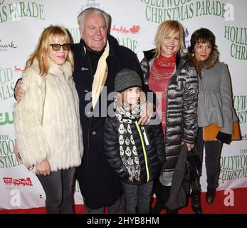 Courtney Wagner, Robert Wagner, Katie Wagner, Riley Lewis und Natasha Wagner nehmen an der jährlichen Hollywood Christmas Parade 85. auf dem Hollywood Blvd Teil. Stockfoto