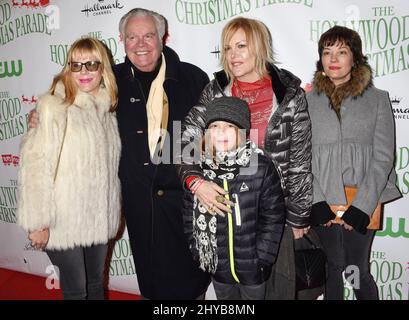 Courtney Wagner, Robert Wagner, Katie Wagner, Riley Lewis und Natasha Wagner nehmen an der jährlichen Hollywood Christmas Parade 85. auf dem Hollywood Blvd Teil. Stockfoto