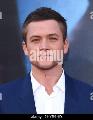 Taron Egerton nimmt an der Weltpremiere von „Sing“ von Universal Picture im Microsoft Theatre in Los Angeles Teil Stockfoto