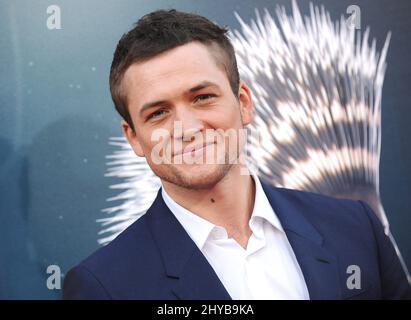 Taron Egerton nimmt an der Weltpremiere von „Sing“ von Universal Picture im Microsoft Theatre in Los Angeles Teil Stockfoto