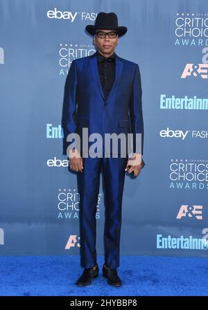 RuPaul nimmt an den Annual Critics' Choice Awards 22. bei Barker Hanger Teil Stockfoto