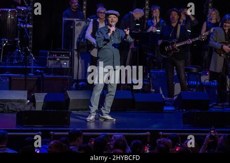 NEW YORK, NEW YORK - 10. MÄRZ: Bill Murray spricht auf der Bühne während des Sixth Annual LOVE ROCKS NYC Benefizkonzerts für Gottes Liebe, das wir am 10. März 2022 im Beacon Theatre in New York City geben. Kredit: Ron Adar/Alamy Live Nachrichten Stockfoto