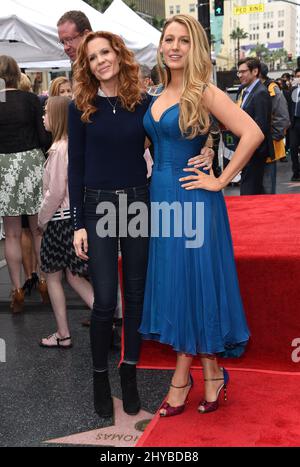 Robyn Lively und Blake Lively während der Ryan Reynolds Hollywood Star Ceremony in Hollywood and Highland in Los Angeles, USA. Stockfoto