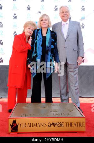 Debbie Reynolds, Kim Novak und Robert Osbourne nehmen an der Kim Novak Hand and Footprint Zeremonie im Grauman's Chinese Theatre Teil, 14. April 2012 Hollywood, ca. Stockfoto