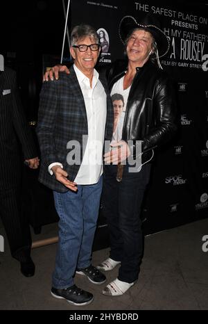 Mickey Rourke, Eric Roberts bei einer Vorführung von Through My Father's Eyes: The Ronda Rousey Story, in Los Angeles, Kalifornien Stockfoto