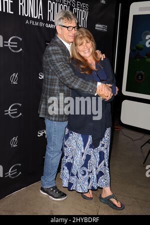 Eric Roberts, Eliza Roberts bei einer Vorführung von Through My Father's Eyes: The Ronda Rousey Story, in Los Angeles, Kalifornien Stockfoto