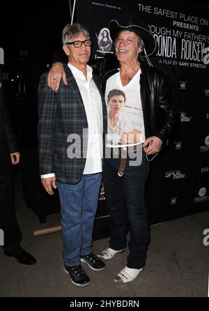 Mickey Rourke, Eric Roberts bei einer Vorführung von Through My Father's Eyes: The Ronda Rousey Story, in Los Angeles, Kalifornien Stockfoto