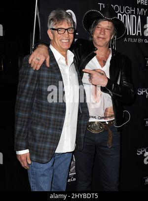 Mickey Rourke, Eric Roberts bei einer Vorführung von Through My Father's Eyes: The Ronda Rousey Story, in Los Angeles, Kalifornien Stockfoto