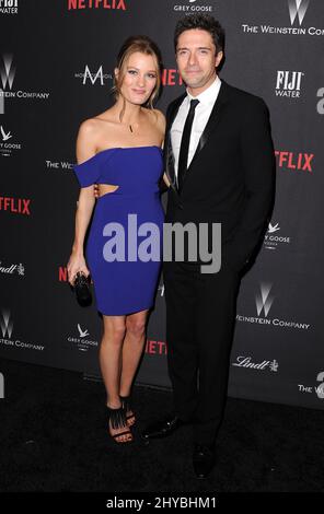 Topher Grace, Ashley Hinshaw bei der Weinstein Company & Netflix 2017 Golden Globes After Party Stockfoto