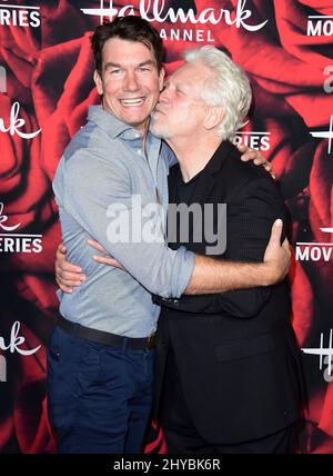 Jerry O'Connell und Bruce Davidson bei der Hallmark Channel und Hallmark Movies & Mysteries Winter 2017 TCA Press Tour Party im Tournament House in Pasadena, Kalifornien Stockfoto