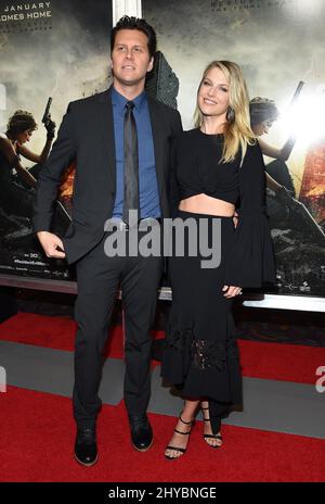 Ali Larter und Hayes MacArthur bei der Premiere von „Resident Evil: The Final Chapter“ in Los Angeles Stockfoto