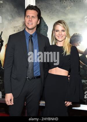 Ali Larter und Hayes MacArthur bei der Premiere von „Resident Evil: The Final Chapter“ in Los Angeles Stockfoto