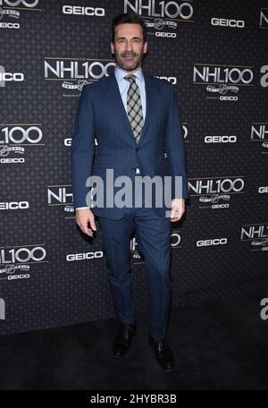 Jon Hamm bei der NHL 100 Gala im Microsoft Theater. Stockfoto