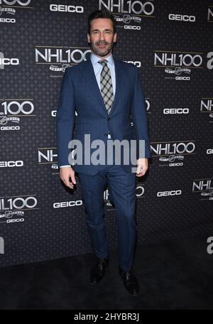 Jon Hamm bei der NHL 100 Gala im Microsoft Theater. Stockfoto