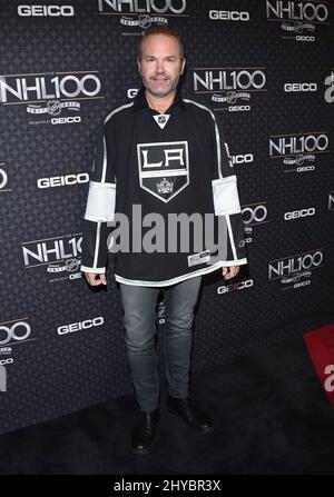 John Ondrasik Ankunft in der NHL 100 Gala im Microsoft Theater statt. Stockfoto