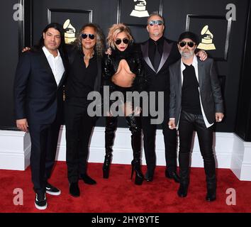 Lady Gaga und Metallica nehmen an den Annual Grammy Awards 59. in Los Angeles Teil Stockfoto