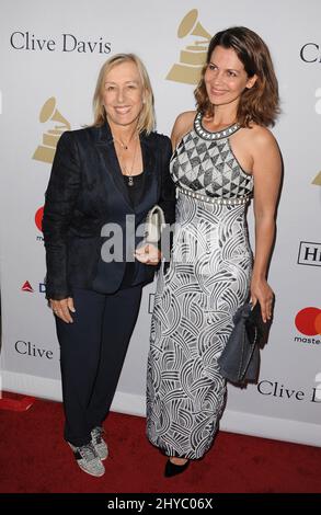 Martina Navratilova und Julia Lemigova nehmen an der Pre-GRAMMY Gala 2017 Teil, die von Clive Davis im Beverly Hilton Hotel veranstaltet wird Stockfoto