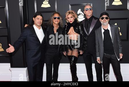 Lady Gaga und Metallica nehmen an den Annual Grammy Awards 59. in Los Angeles Teil Stockfoto