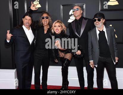 Lady Gaga und Metallica nehmen an den Annual Grammy Awards 59. in Los Angeles Teil Stockfoto