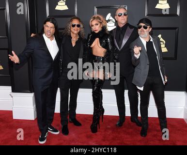 Lady Gaga und Metallica nehmen an den Annual Grammy Awards 59. in Los Angeles Teil Stockfoto