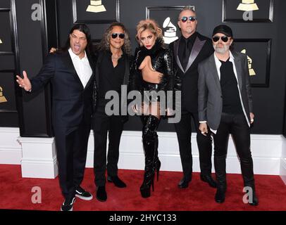 Lady Gaga und Metallica nehmen an den Annual Grammy Awards 59. in Los Angeles Teil Stockfoto