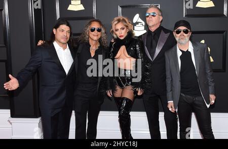 Lady Gaga und Metallica nehmen an den Annual Grammy Awards 59. in Los Angeles Teil Stockfoto